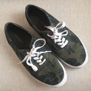 OLD NAVY ~ Men’s Canvas Sneakers